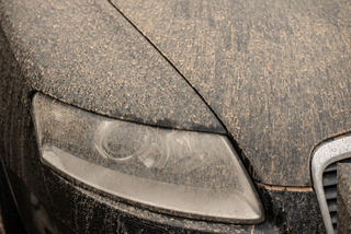 Ako umyť saharský piesok z auta